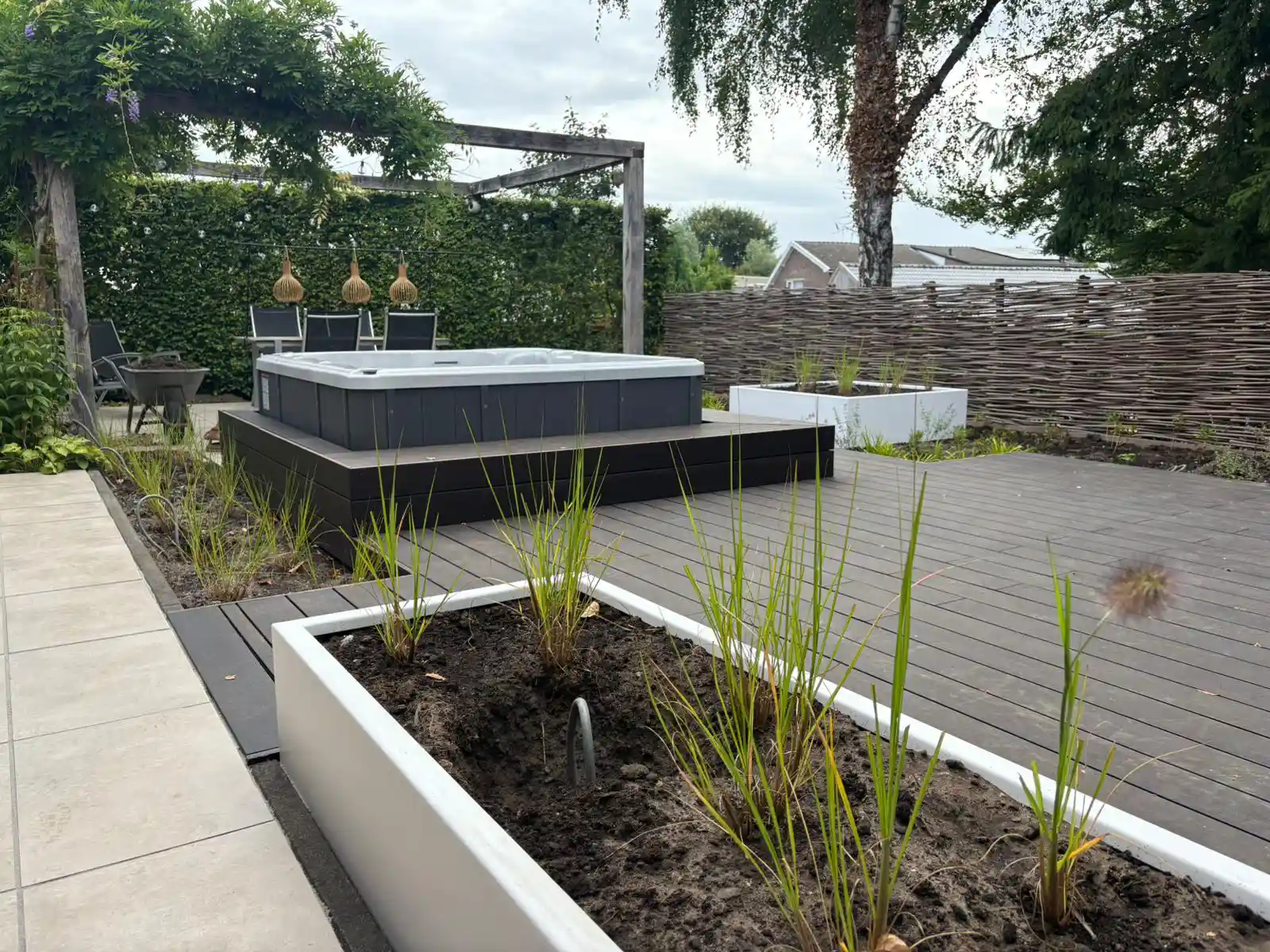 Natuurlijke-tuin-met-jacuzzi